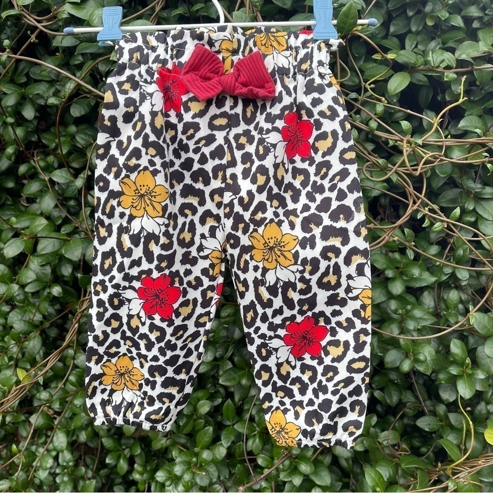 2 Piece Baby Girl Onsie/Pant Set Flutter Sleeves & Elastic Waist - Picture 5 of 9